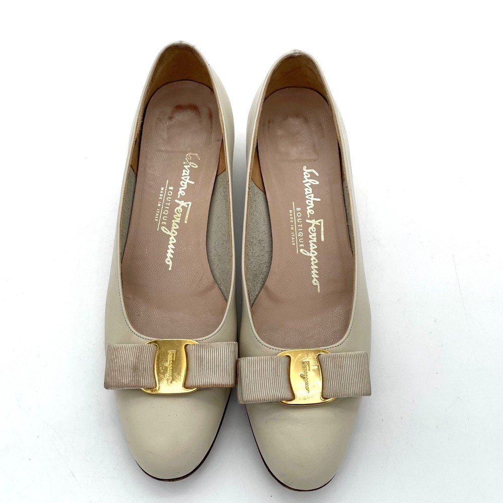 Salvatore Ferragamo Vara Pumps Leather Womens 7 Cream Good Low Block Heel Italy